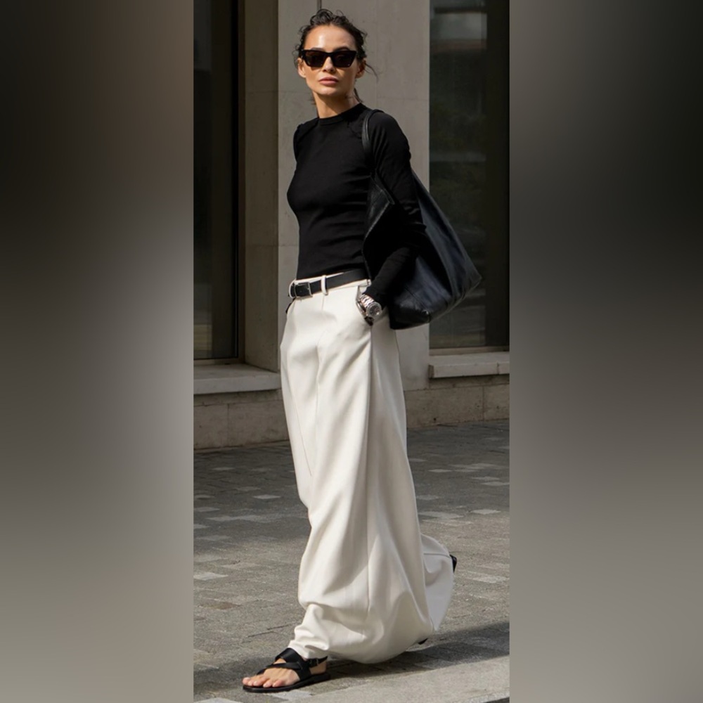 Stylish H-Line Solid White Skirt